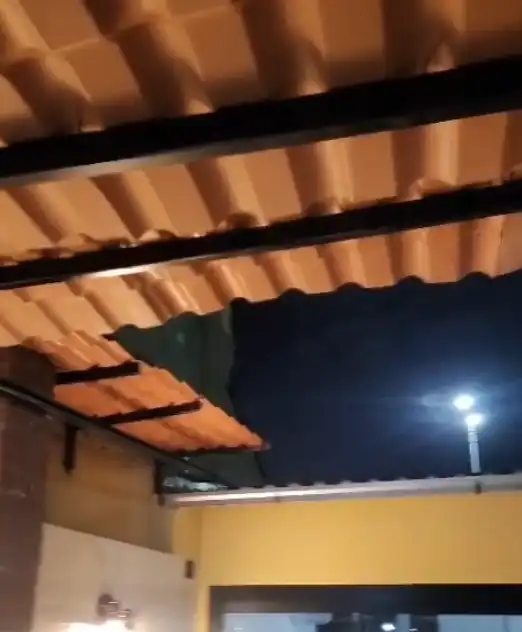 Cobertura Retrátil Motorizada em Alumínio e Policarbonato Compacto - Serralheria no Ipanema, Rio de Janeiro RJ