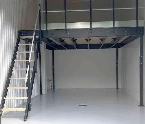 Mezanino Metálico Comercial em Vigas W Gerdau com Escada - Serralheria no Recreio dos Bandeirantes, Rio de Janeiro RJ